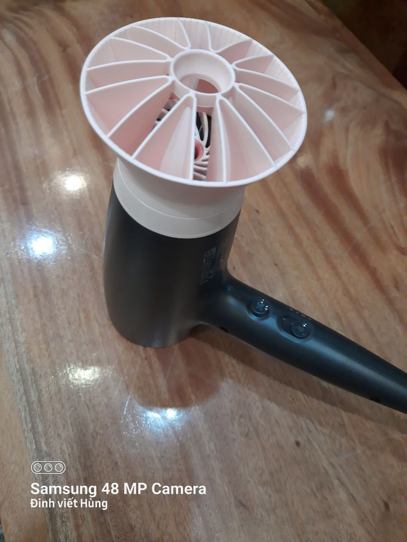 giao hàng nhanh,hộp không bị móp méo,  nhân viên giao hàng thân thiện. máy đẹp và rất chắc chắn, đây điện hơi mỏng manh so với công suất máy còn lại mọi thứ đều ổn.  thank tiki