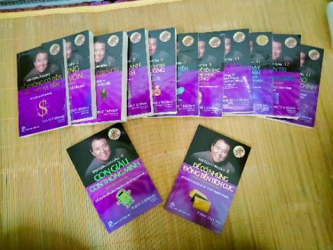 Giao hàng nhanh hơn dự kiến, tuy nhiên không rõ vì sao 2 cuốn tập 4 và 8 không được bọc🥲