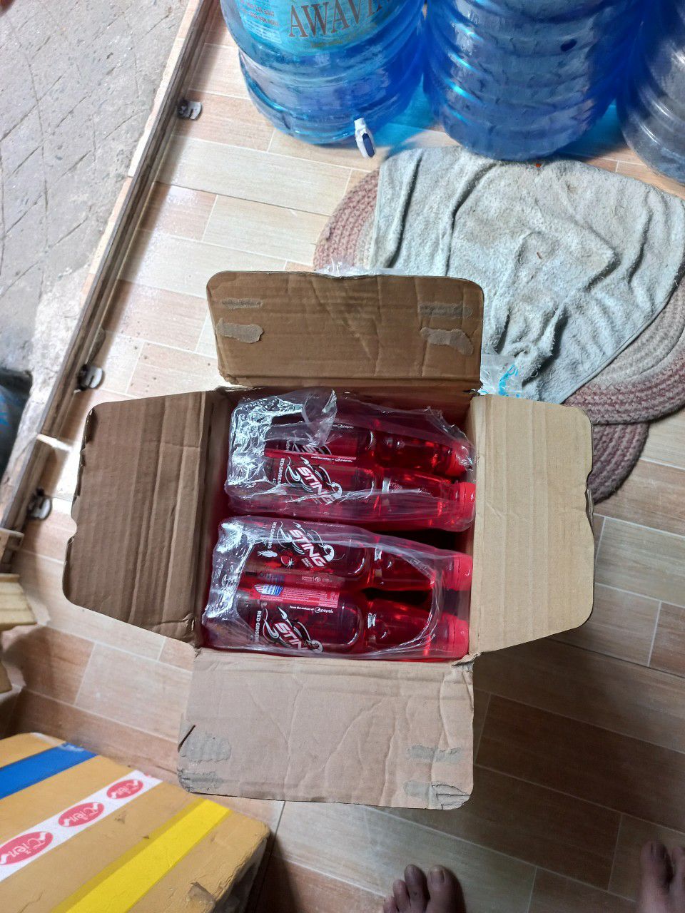 giao thùng mốp méo và thiếu 1 chai. liên hệ lại giúp với tiki ơi.