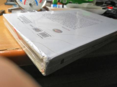 Sản phẩm được bọc kỹ nhưng vẫn bị móp góc. Rất bực mình vì mua không rẻ nhưng vẫn không được như ý.