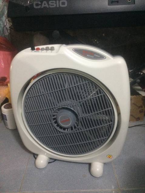 Giao hàng nhanh, quạt size lớn, cánh quạt 400cm, cảm giác quạt bự khủng, nhựa dầy rất cứng cáp, đế vững, 3 tốc độ quạt: yếu, vừa, mạnh. Nút bấm cảm giác rất chắc chắn, Thích cái là có nút ngắt tự động bộ phận cánh đão gió bằng điện, đão gió rất tốt, đã xài 2 ngày rất vừa ý, cảm thấy chắc & tốt hơn các quạt cùng loại của các thương hiệu khác đã từng dùng qua (nhưng cùng mức giá) độ bền thì xài tối thiểu 1 năm mới có thể đánh giá... Tuy nhiên vẫn cảm thấy có thể cho 5 sao cho cây quạt Senko BD850 ngay bây giờ.