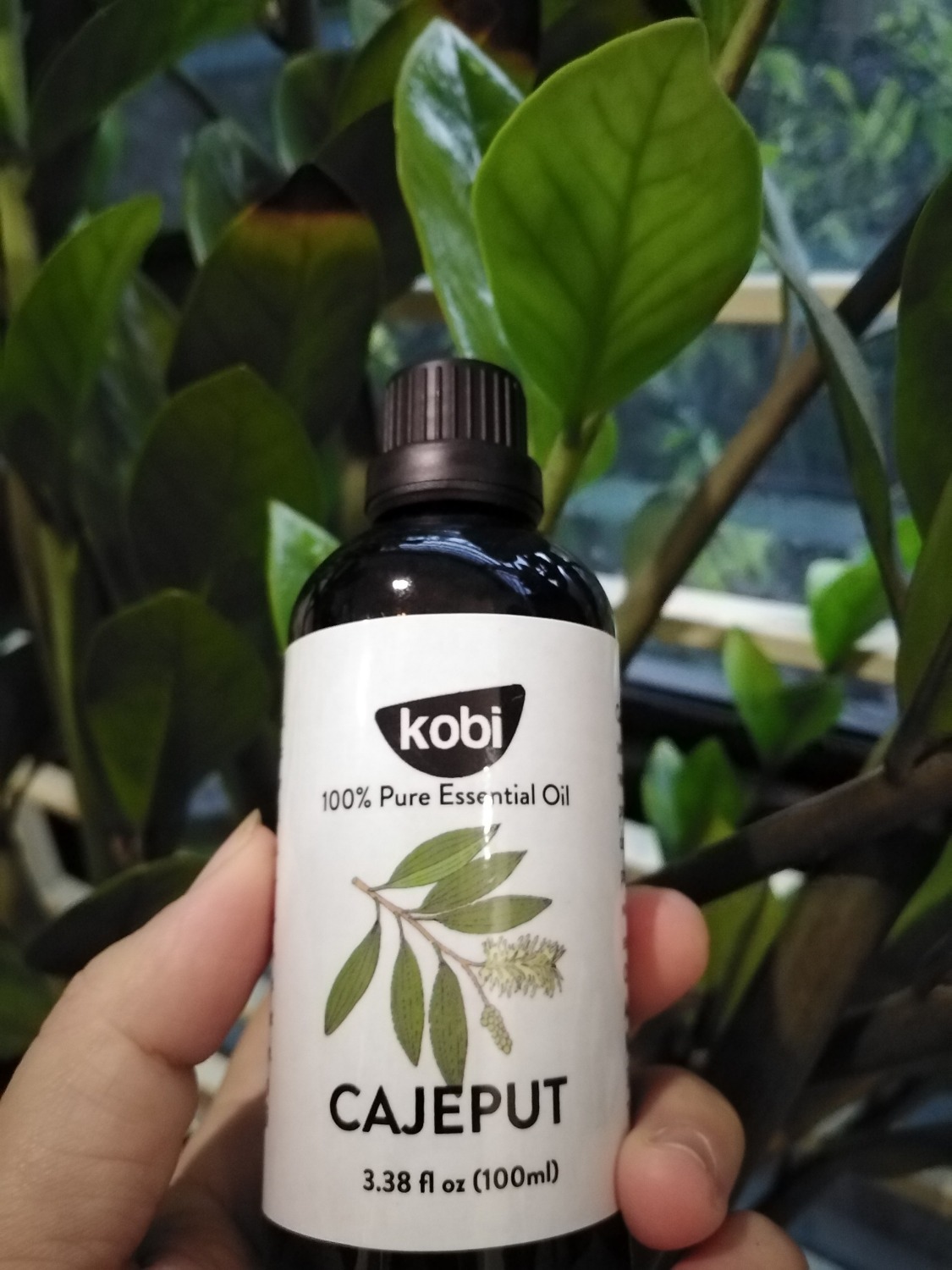 Người giao vừa đưa hàng tới thì đã thấy mùi nồng của tinh dầu sợ tinh dầu trào kiểm mở hàng. Hộp tinh dầu được bỏ trong hộp các hộp được bọc chống sốc cẩn thận nên không bị chảy trong khi vận chuyển, còn chất lượng tinh dầu thì ổn, giá tương đối tốt.  Mình mua tặng người thân trong gia đình, cũng xem bản tin thời sựcách phòng dịch Virus Corona với tinh dầu, về dùng vừa xông vừa nhỏ vào khẩu trang thấy mùi rất dễ chịu và thấy hiệu quả tốt cho thời tiết thay đổi thất thường này.  Bao bì đẹp mắt thông tin in đầy đủ. Rất yên tâm về chất lượng khi sử dụng tinh dầu của shop.Nhân viên tiki giao hàng nhanh. Đóng gói cẩn thận. Sẽ mua lại!!!!