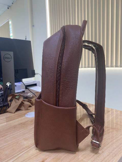 Balo quá đẹp luôn ạ .. bên trong rất rộng có cả ngăn giảm sốc cho laptop nữa .. chất da thì quá tốt chống nc vô tư ... Thank shop nhìu nha !!!!