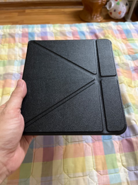 Vì lần đầu mua của shop nên mình rất cẩn thận quay lại clip từ khi mở hộp. Và shop đã không làm mình phải thất vọng, sản phẩm mới nguyên seal luôn. Rất hài lòng. Quan trọng mình mua đúng hôm sale nen mua được giá hợp lí. Mình chưa có thời gian để vọc vạch. Shop còn cẩn thận tặng 1 tờ hướng dẫn cài đặt, hi vọng mình sẽ làm đc. Cảm ơn shop! Tiki thì khỏi nói, mua hàng trên Tiki dù đắt tiền vẫn cứ là yên tâm.