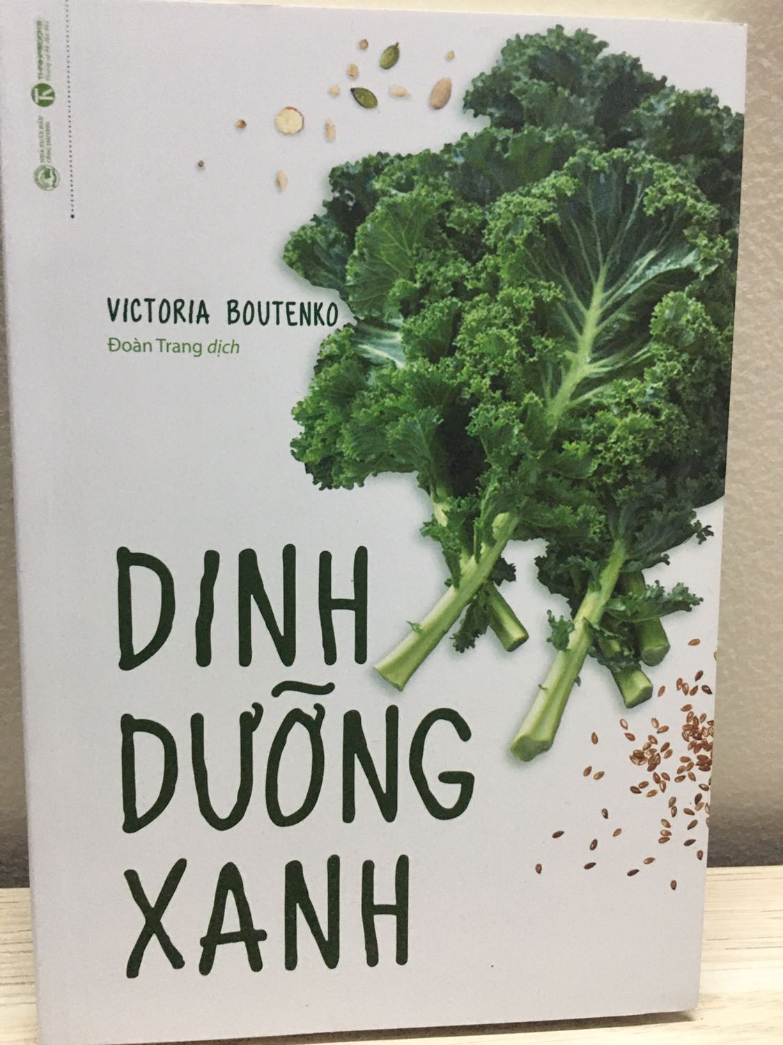 Xinh xắn, cuốn sách cung cấp cái nhìn đa chiều trong lĩnh vực sức khoẻ, cân bằng dinh dưỡng, ăn rau quả nhiều nhưng với hàm lượng vừa phải như thế nào mới khoẻ mạnh.