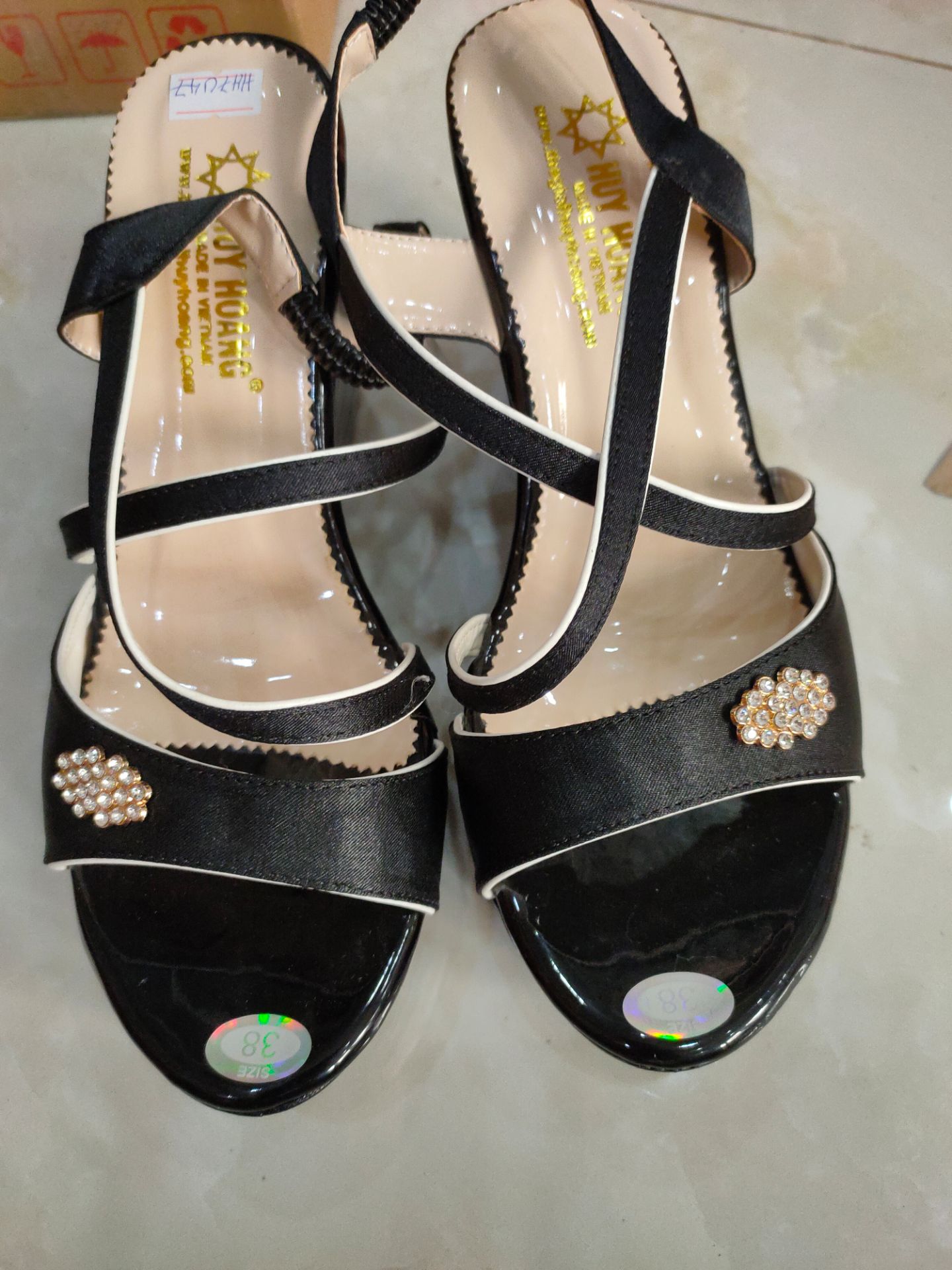 Giày nhẹ, Đẹp chắc chắn mua đôi thứ 2 rồi thấy tốt sẽ tiếp tục ủng hộ