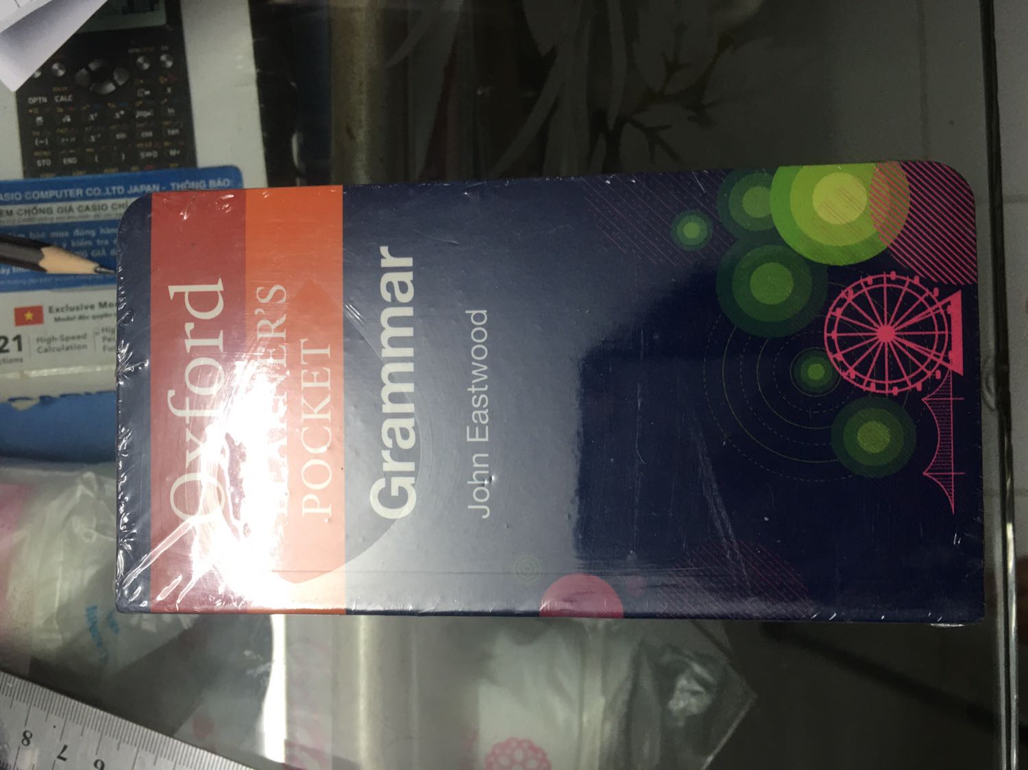 Sách được bao bọc kĩ, rất vui vì đã nhận được sách nhưng thiếu bookmark :((( hụt hẫng khi mở.