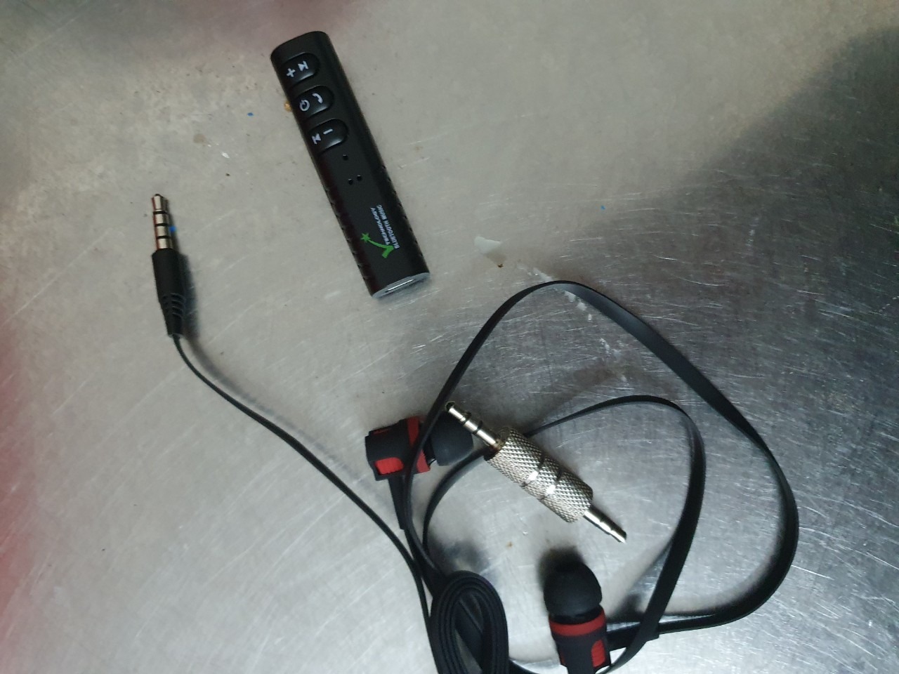 Hàng đẹp,
Rất tiện ích khi vừa có thể nghe có dây mà vừa dùng khi cần ko dây
Sản phẩm rất hay ho
giá tốt