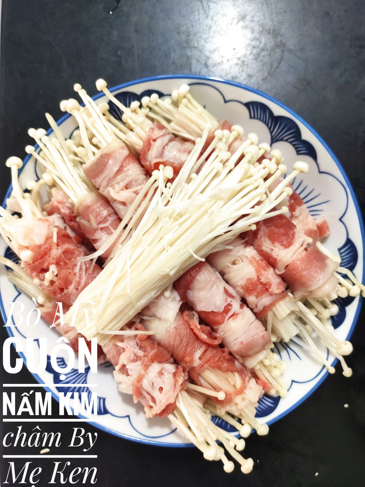 mới nhận dc hôm trc là hôm sau bày ra nướng thịt ăn liền ?
do nhà Mẹ mình đã xài qua bếp nướng này rồi nên mình thấy thích và quyết định mua.Gặp trúng đang mùa dịch k dc đi đâu nên dứt liền,ngồi nhà mà tưởng đang ngoài hàng k đấy.Nhà nào chưa có ẻm thì sắm ngay 1 bé đi ạ,nướng khỏe ru,nhanh ,đặc biệt là k có khói nên mình càng thích .
rất nhanh để có 1 bữa tiệc BBQ thế này nha ❤