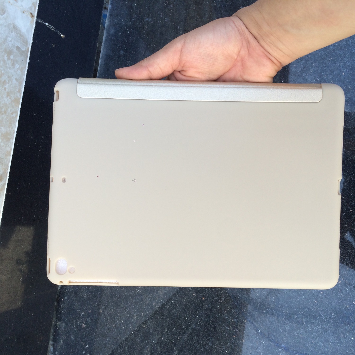 Bao da đẹp mắt, sắc sảo, chất lượng rất tốt so với tầm giá. Các chức năng đóng tắt thông minh đầy đủ, case dẻo sẽ không bị xước máy. Sẽ tiếp tục ủng hộ Tiki và nhà bán hàng.