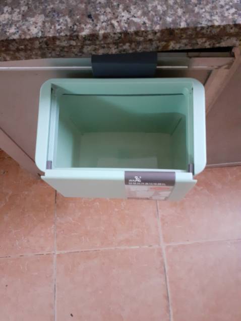 Màu xanh Patel siêu đẹp luôn, ưng cái bụng ghê gớm 🥰🥰 nhựa trơn nhẵn dày dặn và siêu chắc chắn, nắp mở đa chiều, dễ dàng mở sử dụng. Xứng đáng 10*