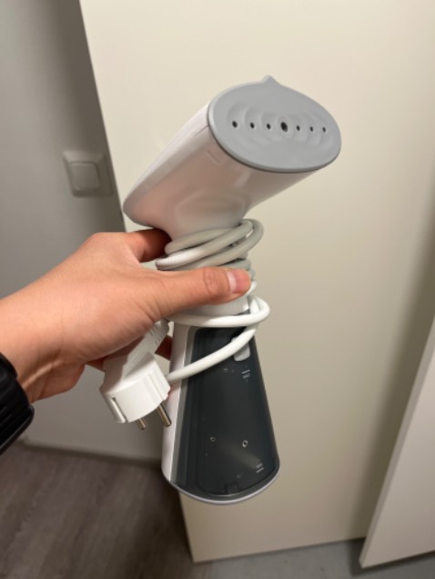 Công suất mạnh, lực phun tốt, máy cầm chắc tay ổn.