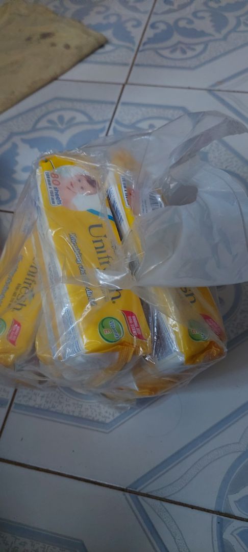 Sản phẩm  có mùi nhẹ, k như quảng cáo là k mùi, ngoài ra nắp đậy rất dễ bong k chắc, trc mih dùng bobby thấy loại này rẻ hơn ghé dùng thử nhưng thật là cảm thấy chất lượng k bằng đúng là tiền nào của nấy