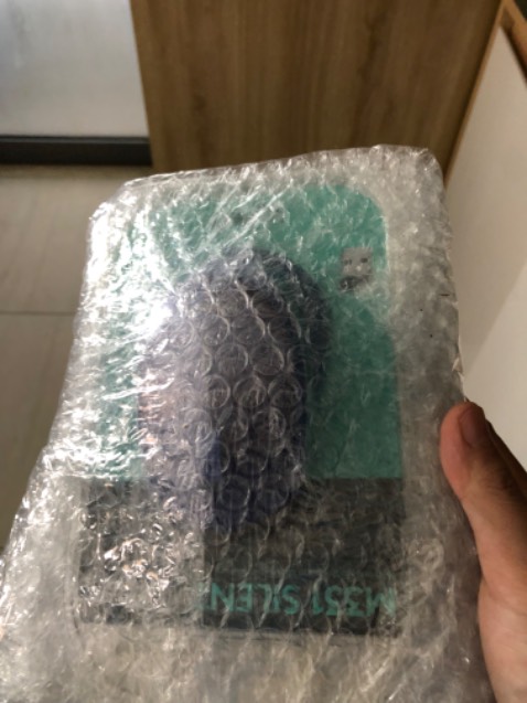 Đóng gói kỹ, hàng sang xịn mịn, êm, lướt chuột rất mượt, cầm vừa tay, dạng chuột silent nên mình rất thích.
Cảmơn shop, chúc shop buôn may bán đắt nha ❤️
