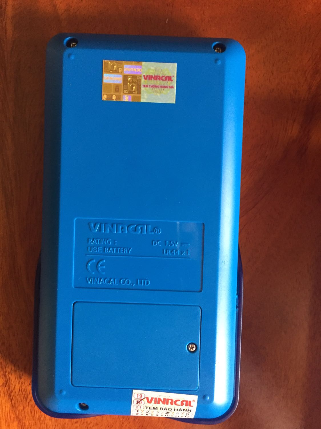 Em vừa mới nhận máy xong là vào đây viết nhận xét cho các bác liền đây, máy mới hoàn toàn nhé, em *** thử rồi máy siêu mượt siêu ngon luôn nha, có tem chống hàng giả rồi phiếu bảo hành đồ luôn nha các bác! Gặp đang mùa dịch, máy tính lại hư, em không dám đi ra ngoài mua, ngồi nhà chờ máy tới là 1 lựa chọn siêu tuyệt vời, mà giá lại okee nữa, hbua bạn em mua cũng máy này luôn mà tận 470k hnay em mua giá siêu bèo siêu thích! Mà hnay anh shipper siêu đẹp trai các bác ạ, nói chuyện nhẹ nhàng còn giúp em khuii hộp ra để check hàng nữa, nói chung là toẹt vời ông mặt trời luôn nha! KHUYẾN KHÍCH CÁC BÁC NÊN MUA!!!