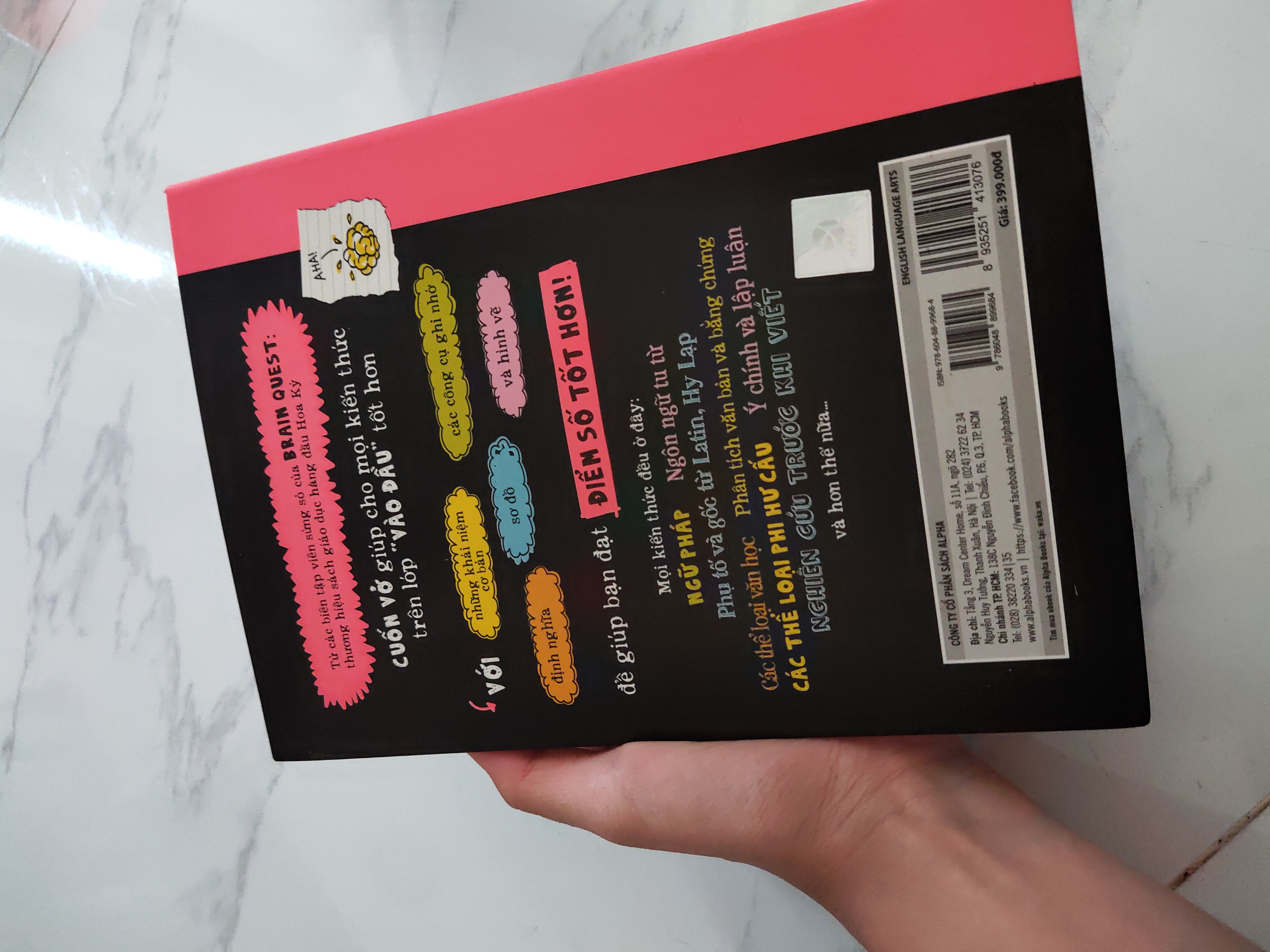 Sản phẩm đẹp, dễ hiểu. Thực ra mình nhìn trungd quyển này tron nhà sách rồi nhưng giá hơi cay, khoảng 400 mấy, một hs như mình ko có nhiều tiền thế, mình có xin bame nhưng  bame nói tìm trên mạng thử xem, cho mình 300k thôi, Tiki bán rẻ thật, còn có quà tặng kèm, rate 5 sao nè~