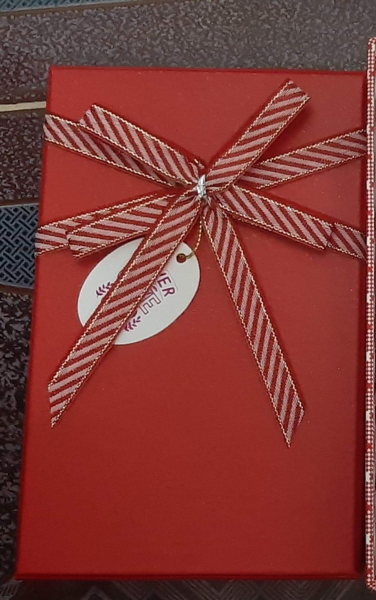 hộp rất đẹp ạ, kích thước đúng như mô tả, giao màu ngẫu nhiên ,nhưng may là đúng với màu mình cần ạ, đặt tiki now mà đợi đến chiều mới nhận hàng hơi lâu tí ạ, còn về sản phẩn thì đẹp lắm luôn ạ hộp rất đẹp ạ, kích thước đúng như mô tả, giao màu ngẫu nhiên ,nhưng may là đúng với màu mình cần ạ, đặt tiki now mà đợi đến chiều mới nhận hàng hơi lâu tí ạ, còn về sản phẩn thì đẹp lắm luôn ạ