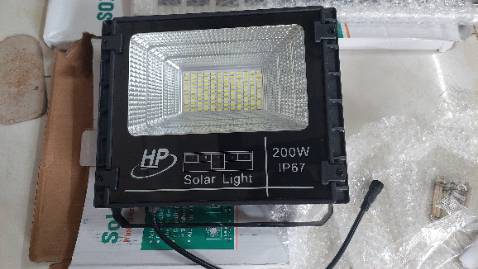 Giao hàng nhanh, hàng chất lượng,  ánh sáng mạnh, đóng gói không được đẹp lắm,  gồ ghề. Đã *** OK. Đầy đủ phụ kiện. Giao hàng nhanh, hàng chất lượng,  ánh sáng mạnh, đóng gói không được đẹp lắm,  gồ ghề. Đã *** OK. Đầy đủ phụ kiện.