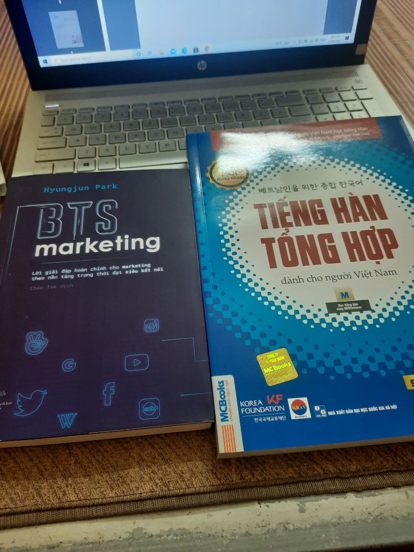 Đóng gói rất chắc chắn và đẹp, mình đặt và nhận hàng trong ngày luôn. Học sách bản màu cũng có động lực hơn nữa 😆
