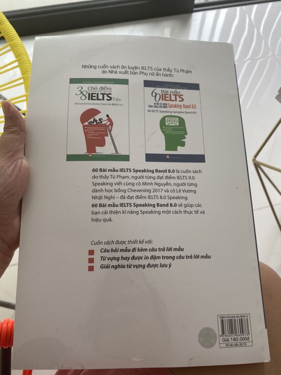 Mình mua đủ 2 cuốn của bộ sách. Nhưng nói thật là khó đọc khó hiểu và khó nhớ. Cảm thấy từ vựng quá khó và không thông dụng. Nên có bài audio nghe kèm sẽ dễ học hơn.