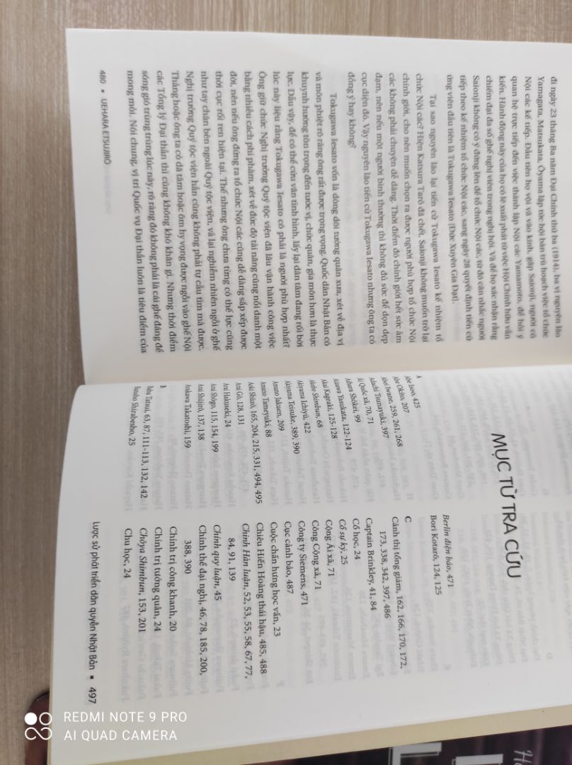 Sách rất hay, viết rất cụ thể và chi tiết về sự hình thành và phát triển của dân quyền Nhật Bản trong thời kỳ Duy Tân. 
Sách được viết hơi khó hiểu theo cách hàn lâm vì đây là sách chính trị.
Tuy nhiên có 1 điểm trừ là sách bị mất 16 trang nội dung cuối (8 tờ). Từ trang 480 đến trang 497.