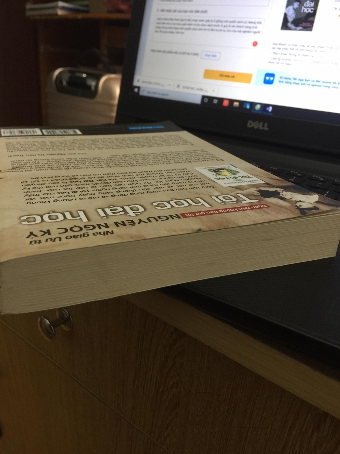 Sách mình nhận được bìa bị bẩn, móp, sước, giấy bị ố giống một quyển sách cũ. Mong nhà sách nên chú ý các bảo quản sách và lựa chọn sách trước đi gửi đi cho khách hàng vì ai cũng mong nhận được một quyển sách mới với số tiền họ bỏ ra, hơn nữa trải nghiệm người đọc rất quan trọng. Cảm ơn!