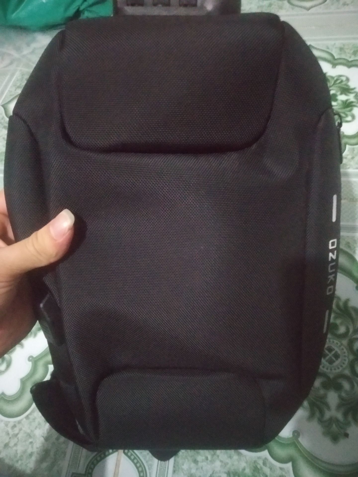 dây đeo khá là dài dù đã rút hết cỡ...hàng khá đẹp giống như hình...giao hàng hơi lâu nên 4* nhé dây đeo khá là dài dù đã rút hết cỡ...hàng khá đẹp giống như hình...giao hàng hơi lâu nên 4* nhé