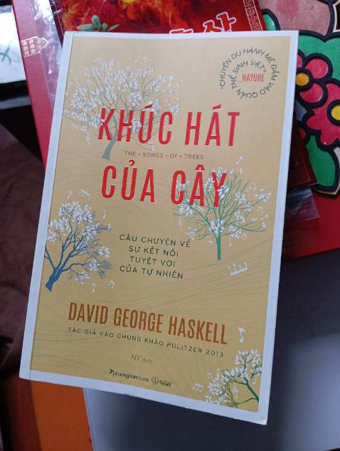Một cuốn sách hay, đào sâu không chi về các loại cây mà cả câu chuyện đằng sau