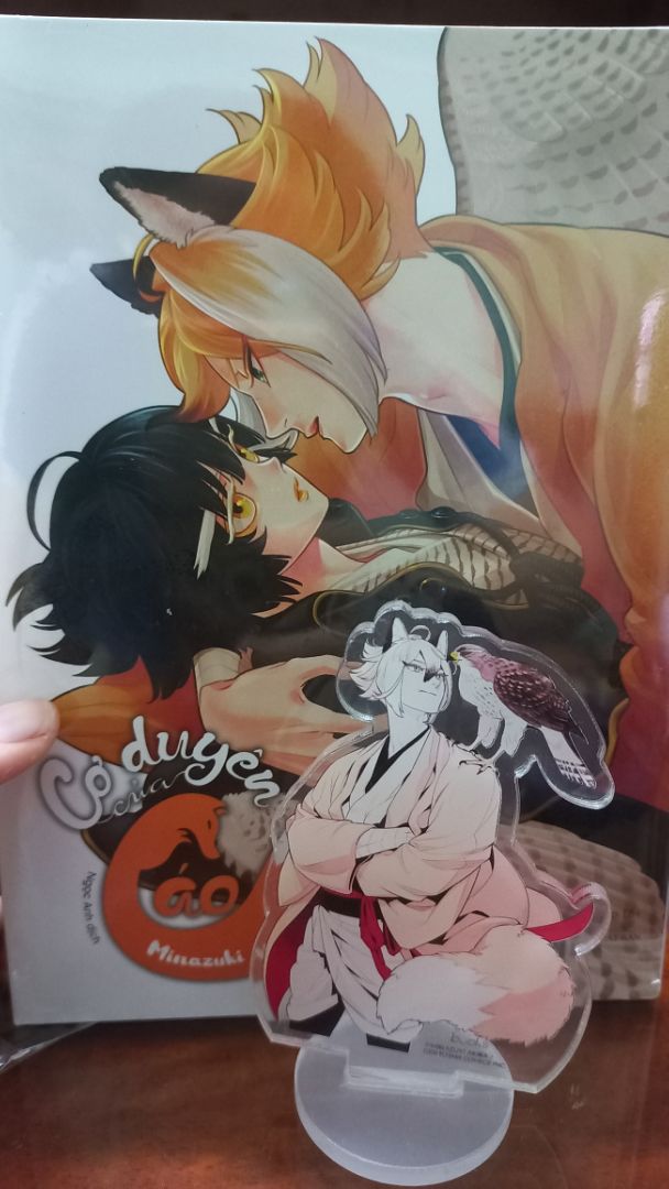 đẹp quáaaa, còn poster nữa mà lười chụp. Xinh lắm chùi ui. Bái phục mấy anh shipper của tiki ghê gớm=))) sách ko hề có 1 miếng chống sốc hay j luôn, chỉ có 1 bọc nilong bọc lại thôi=)) mà ko hề df hay dập sách j hết á=))) ảo ghê