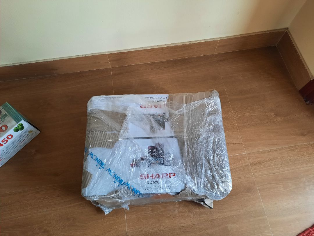 tôi cảm thấy hài lòng. lần đầu nhận được đồ bị móp phần mặt sau. nhg đổi trả là ok.thời gian vận đổi trả lâu do dịch và do hàng đổi trả lấy tận HCM. Tiki nên lưu ý phần đóng gói vận chuyển nhg mặt hàng dễ vỡ cẩn thận hơn. thanks for your support!