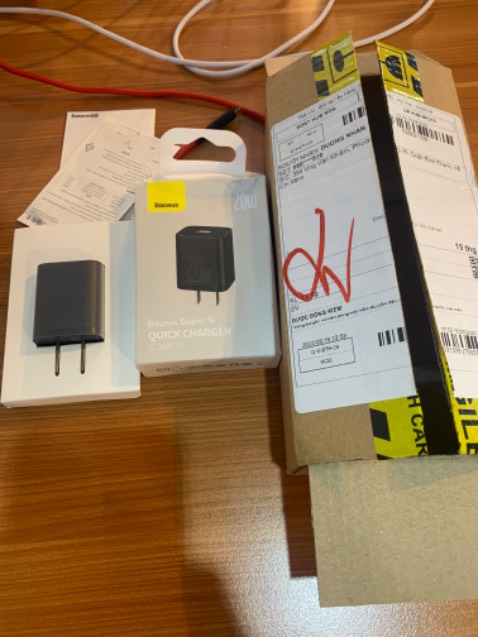 Đặt hàng có kèm dây cáp , nhưng nhận hàng lại không có dây cáp.