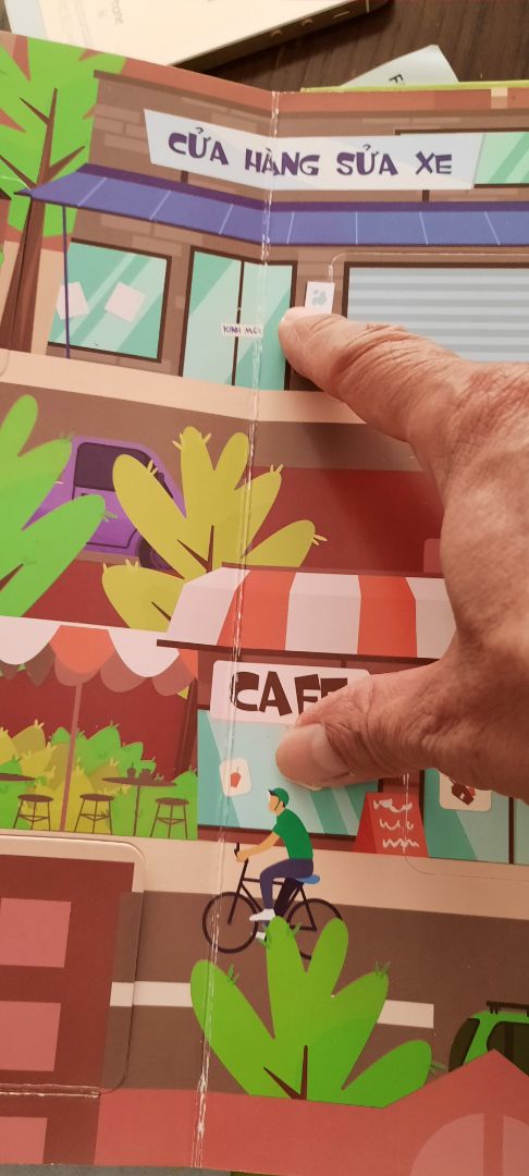 Rất không hài lòng khi lần này mua sách từ Tiki (đối tác FAHASA). Mình mua 2 quyển sách lật, nhưng được giao 1 quyển mới, 1 quyển cũ (các miếng lật đã bị lật nhiều lần, sờn nếp). Tiếc là kg có dấu 1 sao, vì hạn chế thấp nhất là 2 sao). Nếu có, mình vote cho Tiki và FAHASA 1 sao cho đơn hàng không mong muốn này!