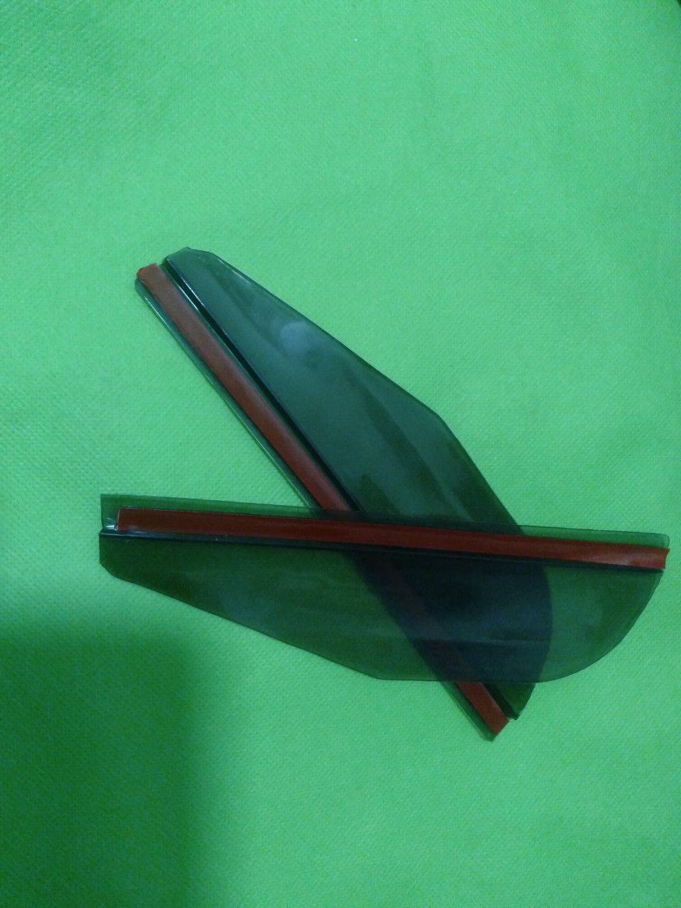 Hài lòng về sản phẩm. Mình dán theo hướng dẫn của shop rồi, đã qua được 2 trận mưa. Mong là vè sẽ ở lại lâu với xe, không như quả vè lần trước mua hàng rong, ở với nhau chưa được 1 ngày, vè đã đi mất rồi.   Nói chung là hài lòng. chắc chắn sẽ quay lại shop nhiều lần nữa. Shop hãy mau chóng tặng mình nhiều voucher nữa đi