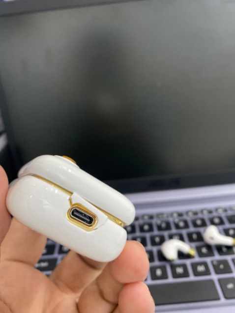 Sản phẩm ok, đẹp, chất lượng
Nhưng sản phẩm giao tới thì lúc kiểm tra bị vỡ. Mặt dù không ảnh hưởng gì. Nhưng mong shop chú ý lại những sản phẩm sau khi đóng gói giao hàng
Sp sài đc 2 ngày mất kết nối chậm chờn, thao thác khó, phải cắm sạt liên tục mới nghe được