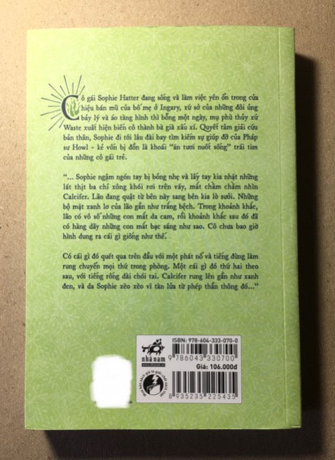 Sách được bọc chống sốc kĩ càng, bị móp tí thôi ko sao nè. Giao tầm 3 ngày là nhận được. Bìa xinh lắm, kiểu thần tiên nhiệm màu. Mình có xem phim này do Ghibli sản xuất và rất mê nên phải mua sách về đọc🌟💖 mãi iuuuu🫶😆❤️