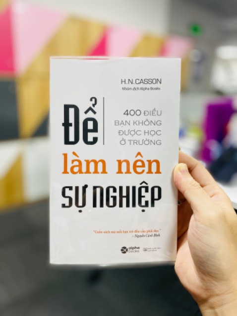 Sách thực sự hay, đúng như lời bình của anh Cảnh Bình, cuốn sách hữu ích cho mọi bạn trẻ. Dù sách viết cách đây khá lâu, nhưng các bài học đến giờ vấn rất đúng chứng tỏ giá trị vượt thời gian.