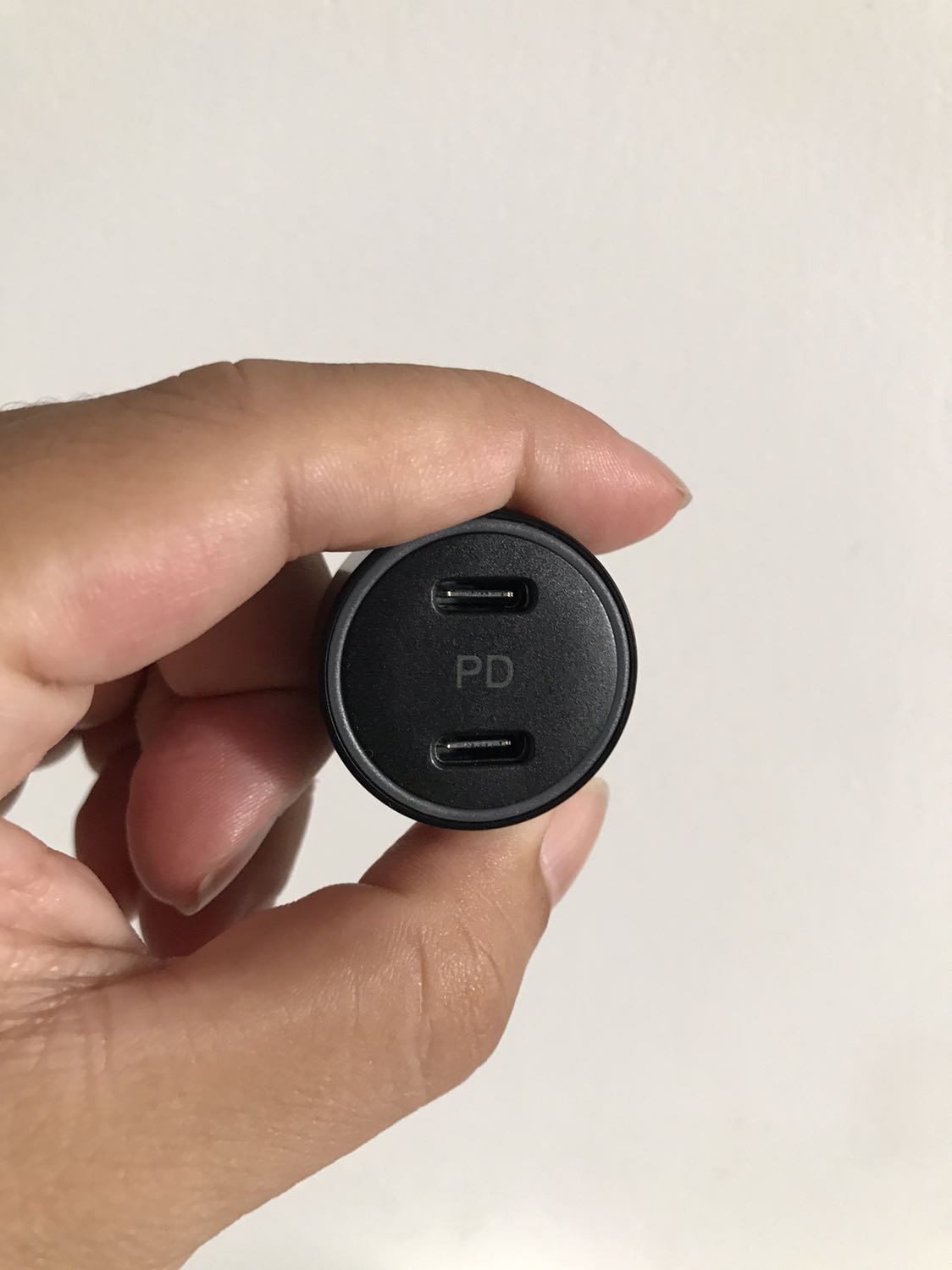 Đang có voucher tranh thủ mua luôn một cặp, vừa dùng cho gia đình vừa tặng thằng bạn mới sắm con Vinfast. Sản phẩm giá hạt chẻ, chất lượng thiết kế khá kỹ, cầm lên chắc chắn. Hiện chưa có gì để chê, xài thử mới biết nhưng nghe bạn khen ok nên cứ dùng coi sao. Hi vọng là không thất vọng, nếu không cho nhà bán rực sáng *** nhé =))))))))))))))