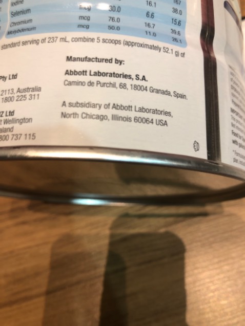 Mua hàng này nhiều lần rồi, nhưng hôm nay rỗi việc mới đọc tem nhãn và thân hộp. Shop có thể giải thích sao trên thân hộp ghi sản xuất tại Tây ban nha, nhưng tem của nhà nhập khẩu dán trên hộp lại ghi sản xuất tại Hà Lan không?