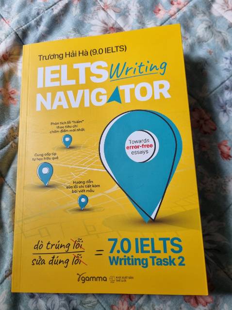 Sách viết dễ hiểu, rất đáng tham khảo cho các bạn mục tiêu 7.0 IELTS Writing, có đôi chỗ nhầm lẫn, vd significantly hay considerably lại dịch thành "vừa", trong khi nên dịch thành "đáng kể"
