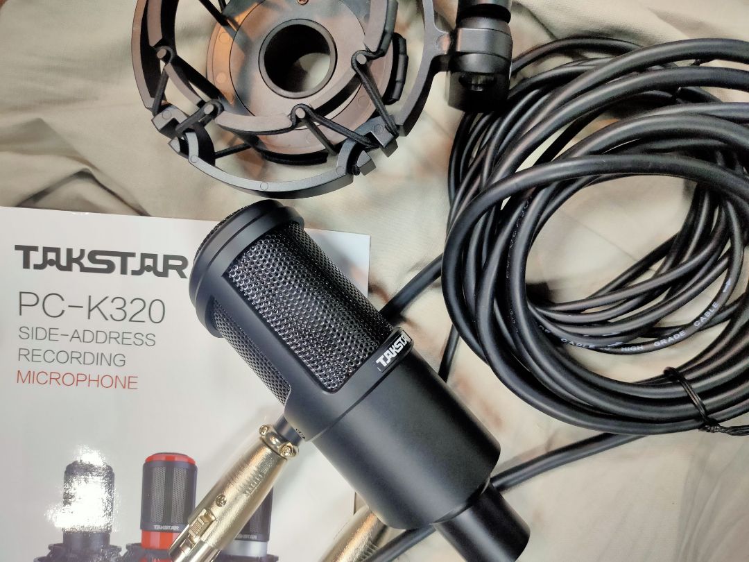 mix quá sịn sò luôn hát karaoke ko chê vào đâu đc a e nên đầu tư e này để phục vụ gđ nhé