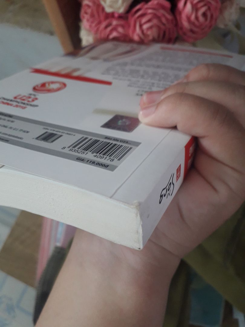 Tiki làm mình thực sự rất thất vọng, mua về không có lớp màng bọc bên ngoài,giấy thì vụn,bìa sách thì không đóng chặt vào trang.Mình bỏ tiền ra muua sách mới và chất lượng mà