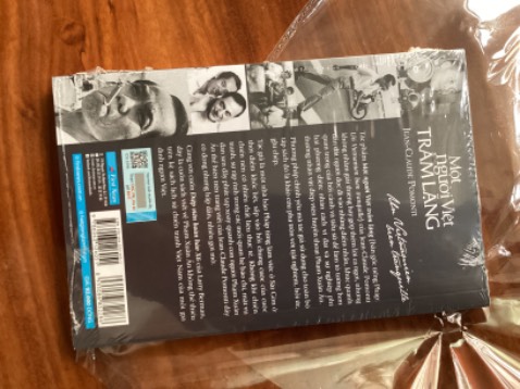 Nội dung sách hay với cách trình bày đặc sắc của tác giả về con người và bối cảnh chính trị xã hội miền nam Việt Nam trong chiến tranh chống Mỹ , đặc biệt tại Sài Gòn. Thủ pháp mô tả con người Phạm Xuân Ẩn làm nổi bật tính cách vĩ đại hy sinh của người chiến sĩ tình báo. Nhiều tư liệu lịch sử phong phú về xã hội Sài Gòn trong thời kỳ chiến tranh. Sách in đẹp và bền chắc. Giá hợp lý.