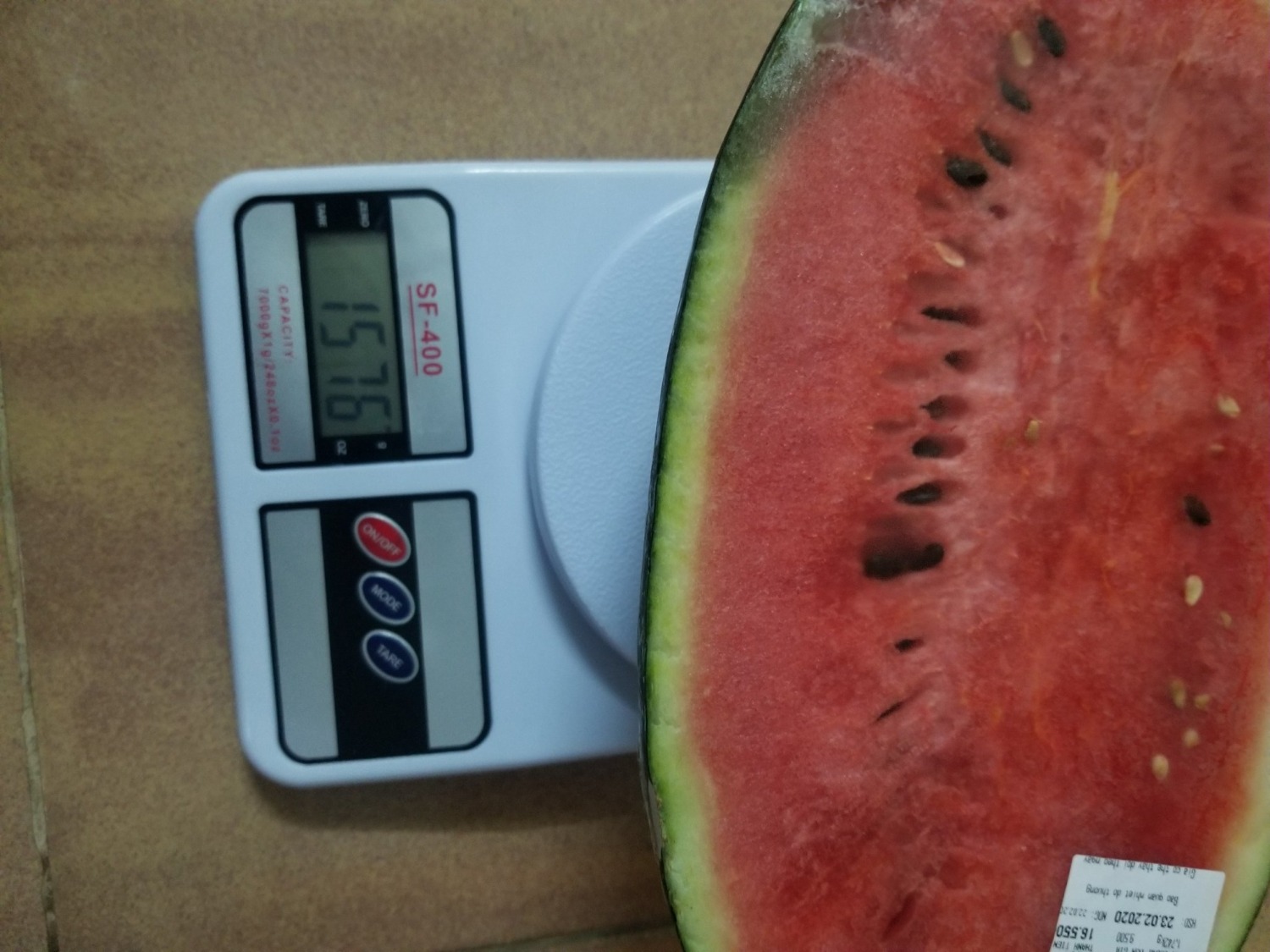 Do thường xuyên làm bánh nên mình cần có cân để có được tỷ lệ bột đường,... chính xác hơn
So sánh giữa các sàn thì Tiki có cao hơn tý nhưng được cái giao nhanh 2h nên mình ưu tiên chọn với mua ở Tiki thì yên tâm hơn
Tiki giao hàng cực kỳ nhanh
Mình về có *** thử cân này với cân ngoài *** thì có chên lệch 0,2 g
chắc cũng k ảnh hưởng nhiều lắm
với giá chưa tới 100k thì mình rất hài lòng 
hy vọng sẽ dùng được lâu Do thường xuyên làm bánh nên mình cần có cân để có được tỷ lệ bột đường,... chính xác hơn
So sánh giữa các sàn thì Tiki có cao hơn tý nhưng được cái giao nhanh 2h nên mình ưu tiên chọn với mua ở Tiki thì yên tâm hơn
Tiki giao hàng cực kỳ nhanh
Mình về có *** thử cân này với cân ngoài *** thì có chên lệch 0,2 g
chắc cũng k ảnh hưởng nhiều lắm
với giá chưa tới 100k thì mình rất hài lòng 
hy vọng sẽ dùng được lâu