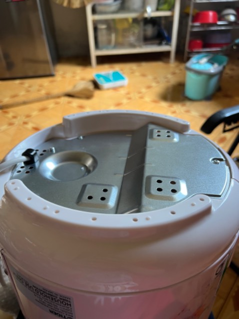 Nnau nhanh, đồ kèm theo nồi khiến mình khá bất ngờ có cuốn sách hướng dẫn xịn xò, có thêm 1 cái nồi nhỏ bên trong, có đồ để hấp dung cua nhật