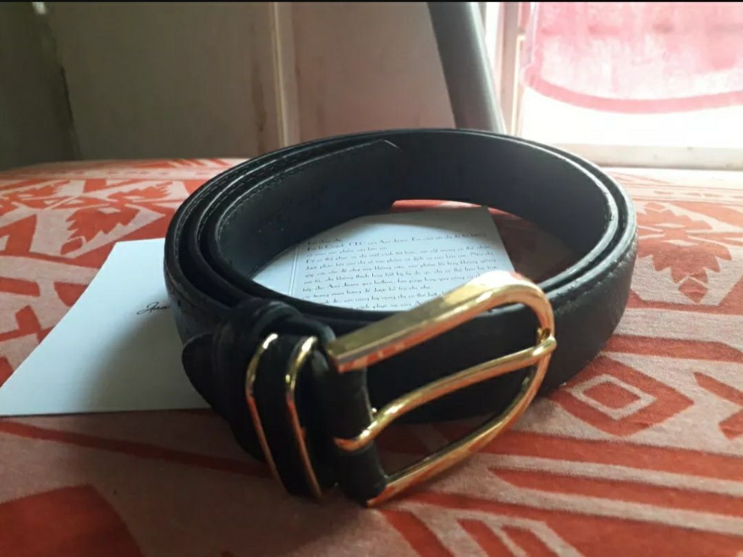 Sản phẩm được đóng gói cẩn thận, chất lượng da tốt nhưng tiếc là không có vòng giữ dây nịt nên khi mang phần dây thừa không được cốn định.