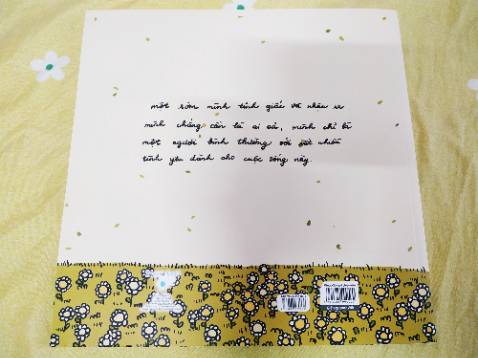 Sách rất dễ thương, có những trang trống cho mọi người bày tỏ tâm sự hay thoải sức trang trí nè, và kèm những  câu chuyện ngắn của tác giả nữa 
P/s: sách khi giao tới bị gãy góc