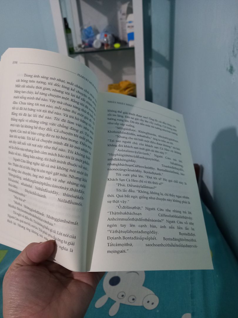 hài lòng với dịch vụ Tiki. nội dung sách hay  nhưng tai sao sách lai lỗi như vậy từ trang 121 tới 131 . Nhờ Tiki giải thích giùm..