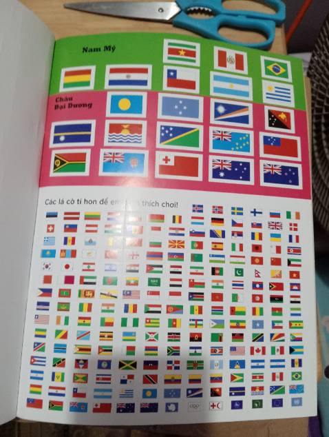 Ổn. Mua cho các bạn tiểu học tìm hiểu về bản đồ thế giới các châu lục và quốc kì