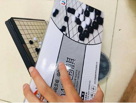 không biết chơi cờ vây, toàn chơi cờ caro thôi kkk. hàng chuẩn giống hình shop đăng