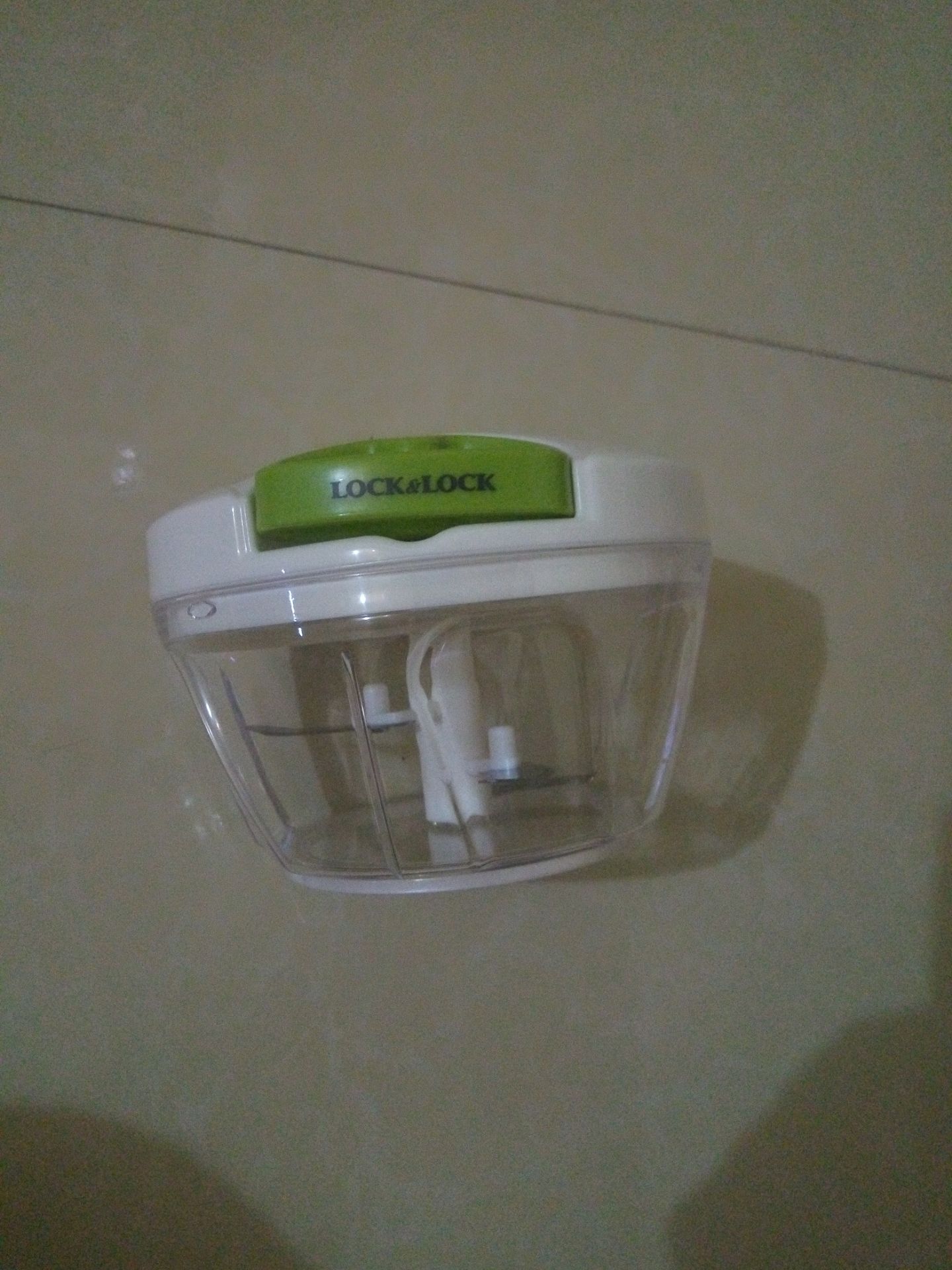 Sản phẩm rất đẹp, chất liệu chắc chắn, không bị móp hay nứt vỡ.